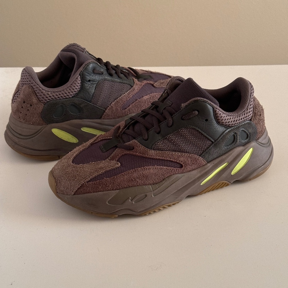 Yeezy Boost 700 Mauve Adidas EE9614 Men's Shoes Multicolor size Men’s 9